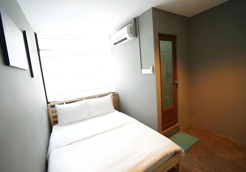 Koptel Budget Hotel Kuching Exterior foto